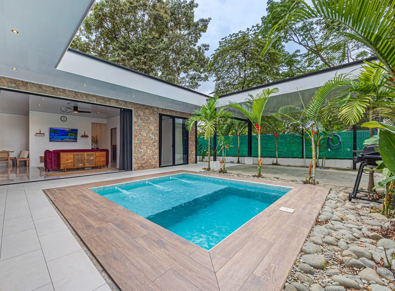 Comfortable 3-Bedroom Pool Home Near Beaches, Parks, and Restaurants - Gallery image 17