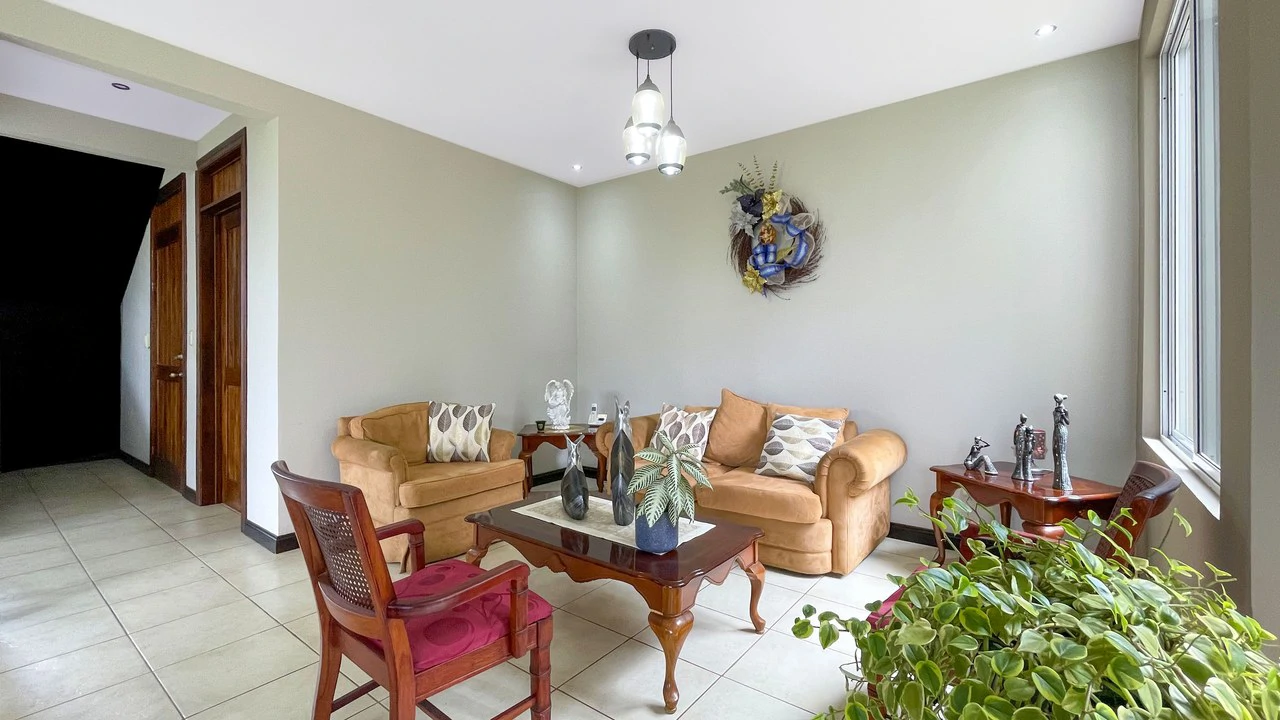 House for sale with large lots Grecia- San Isidro - Gallery image 6