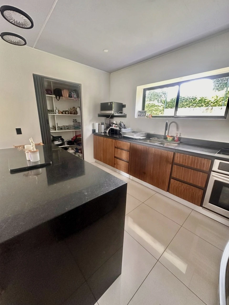 Casa 40 Grecia: Modern 4-BR Country Estate in Grecia | 4-Car Covered Garage, Solar Hot Water, First-Floor Bedroom & River Trails - Gallery image 6