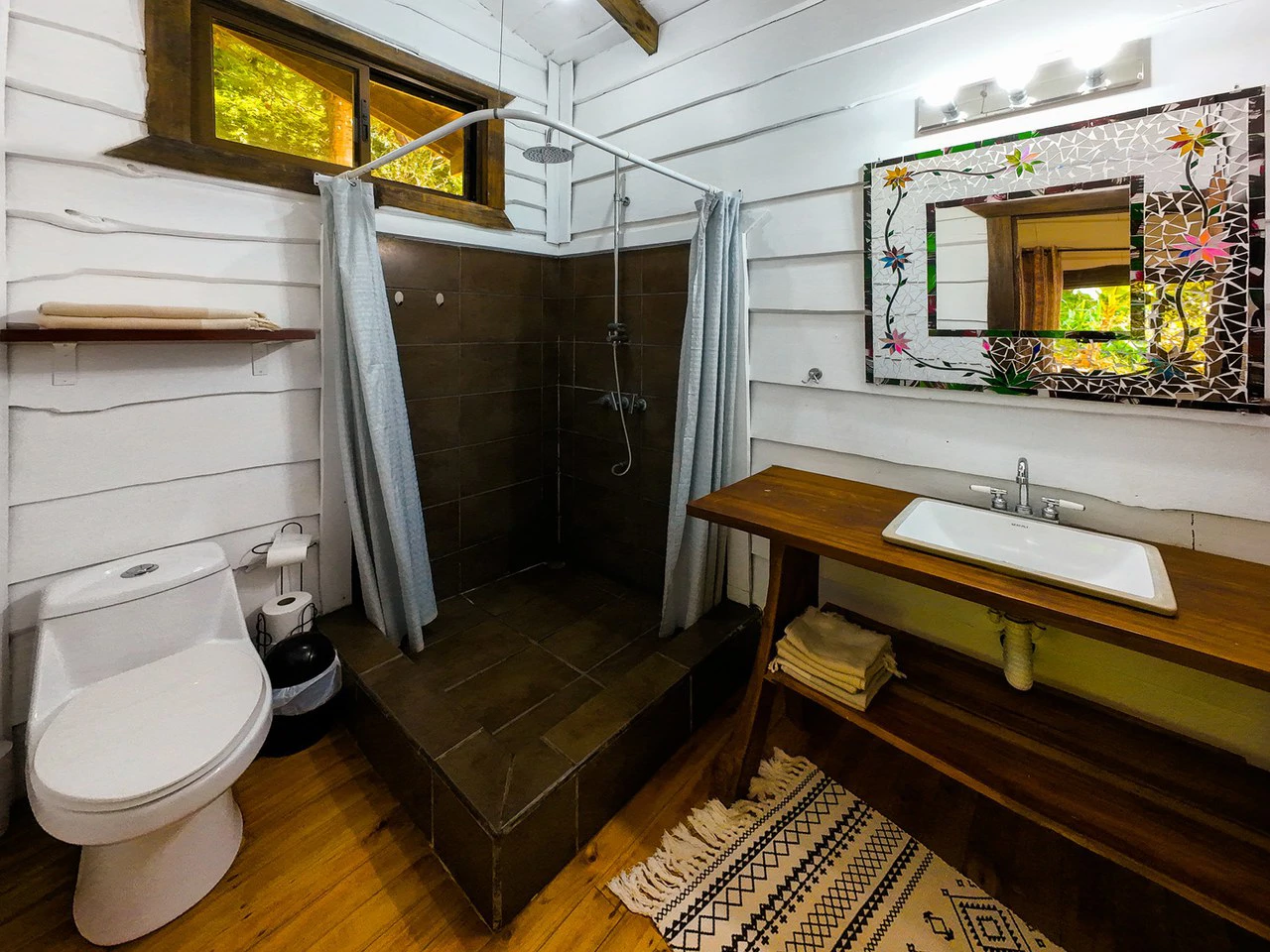 Serene Jungle Home + Guest Cabin on 3 Acres and River - Gallery image 16