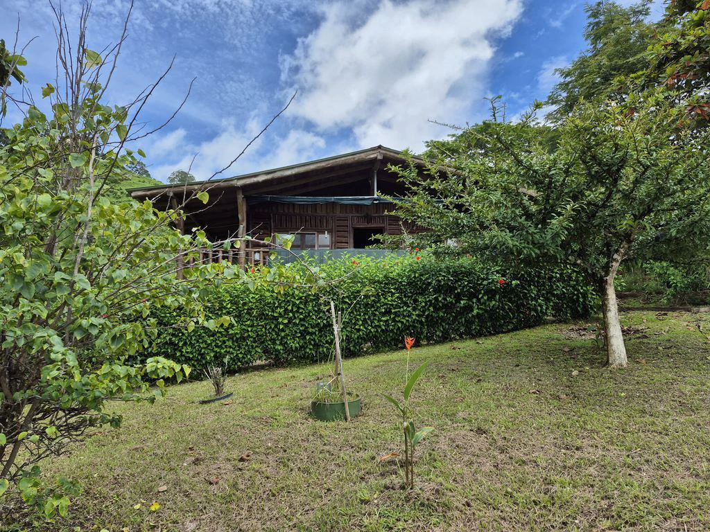 Casa Del Toro: Charm and Serenity in the Hills of Hojancha – 5-Bedroom House with Pool and Bungalow - Gallery image 27