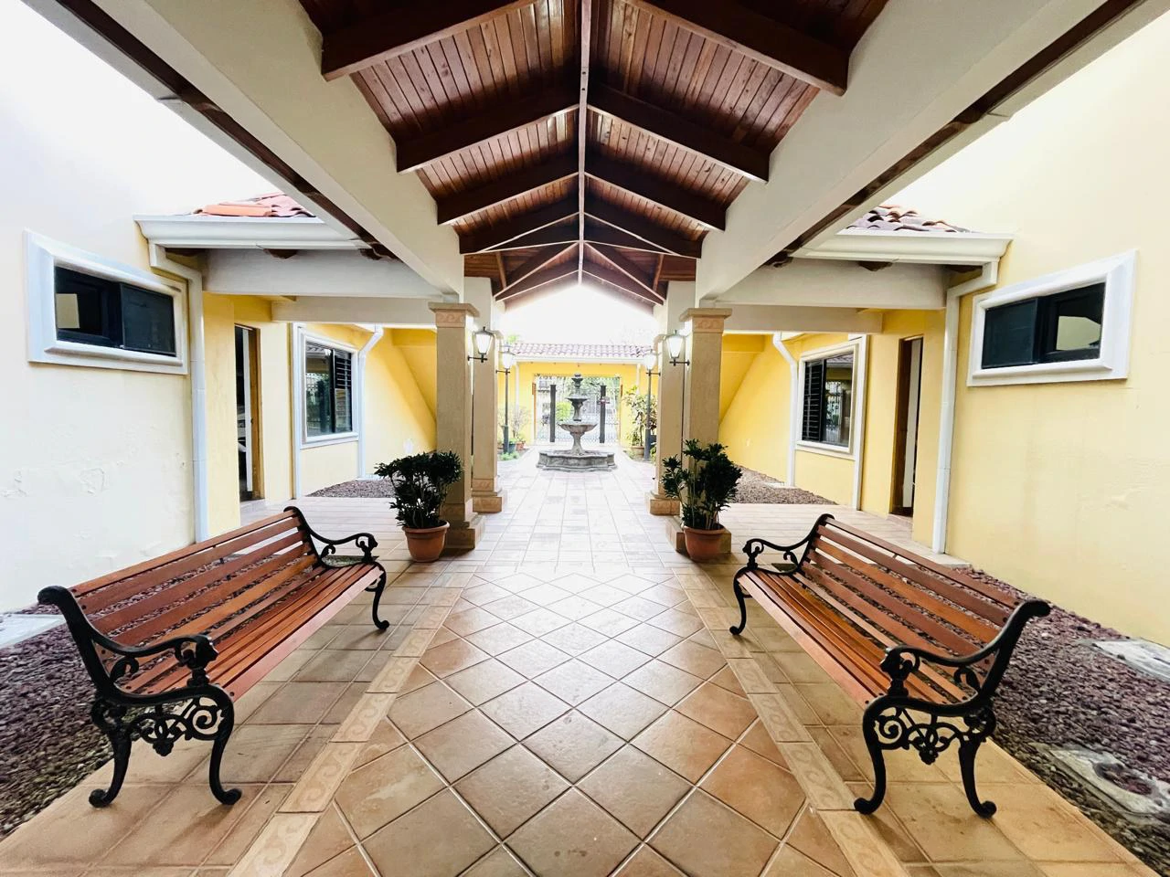 3 Bedroom apartament for sale with appliances in Trejos Montealegre Escazu Costa Rica - Gallery image 20