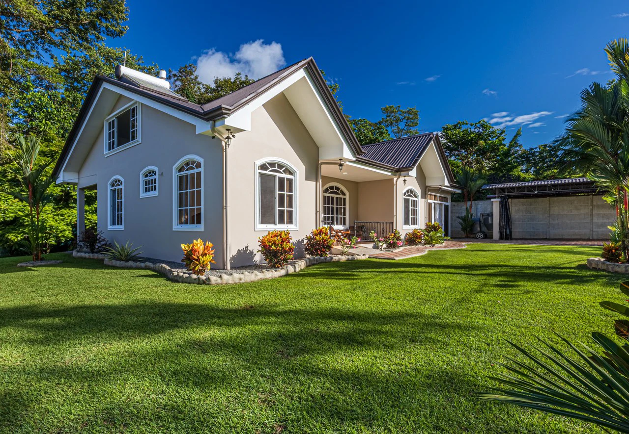 Exceptional 5-Bedroom Residence on Los Laureles Street – Prime Location & Versatile Layout - Gallery image 34