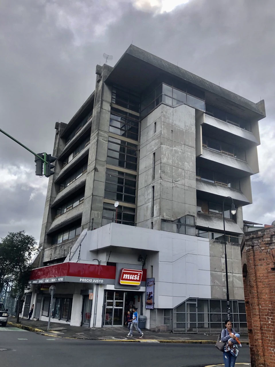 Freestanding Building For Sale in Catedral