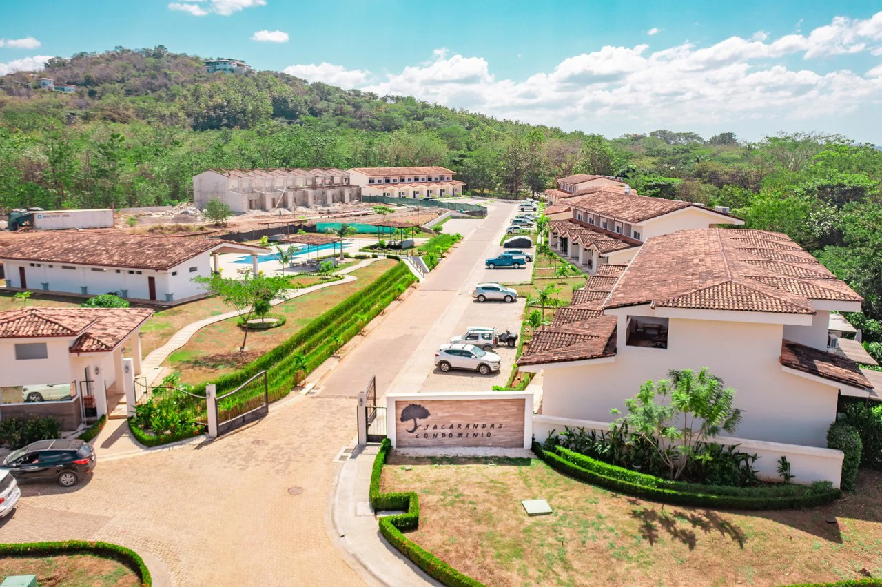 Jacarandas #22: Modern Townhome with Amenities Just Minutes from the Beach - Gallery image 19
