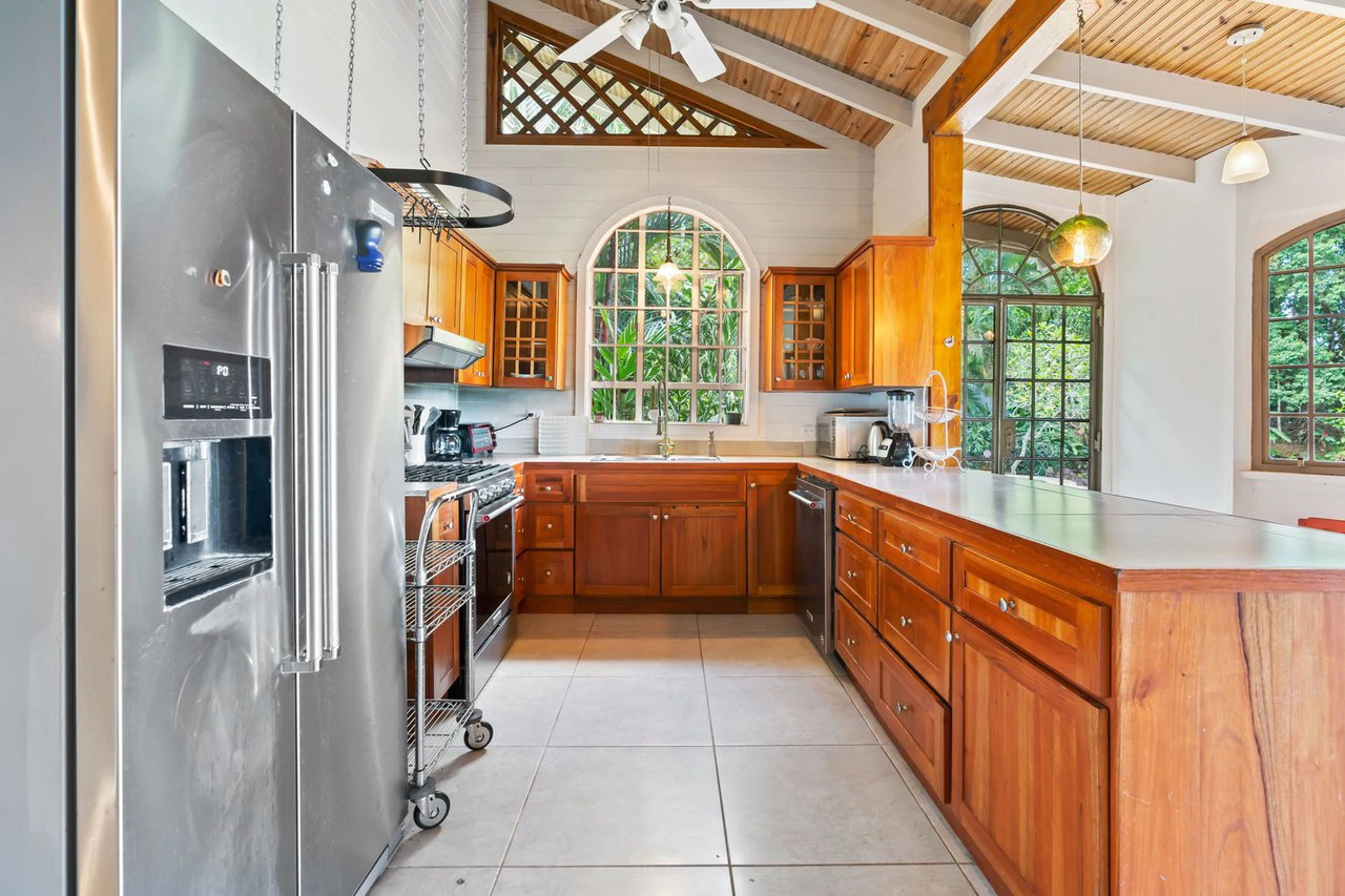 1.6 ACRES – 3 Bedroom Ocean And Mountain View Home With Pool, Public Road Frontage, ASADA Water, Room To Expand!!!! - Gallery image 14