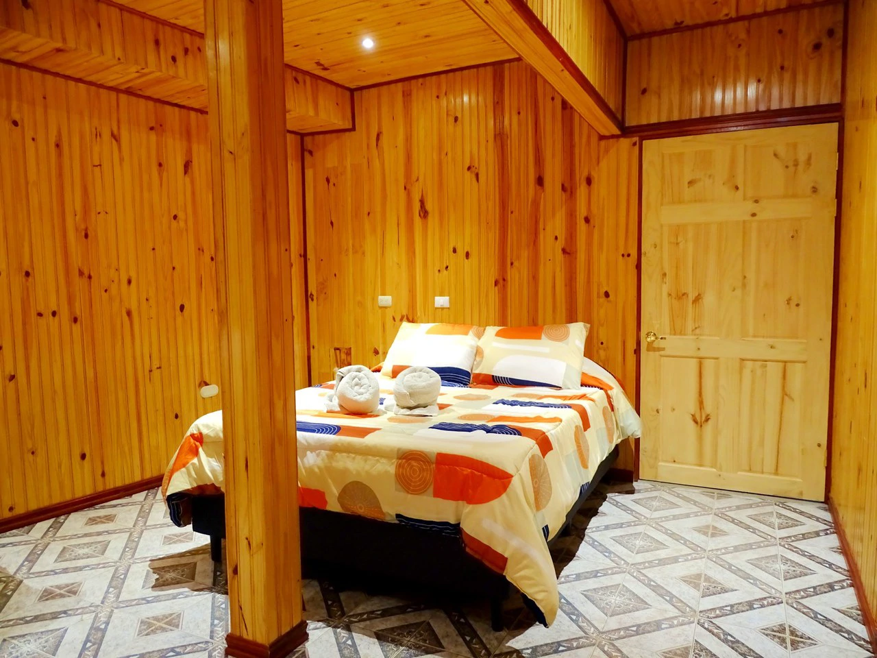 Unique Hotel in Monteverde. Cerro Plano.: Established 11-Room Hotel with Apartments in Monteverde – Prime Location & Proven Track Record - Gallery image 30