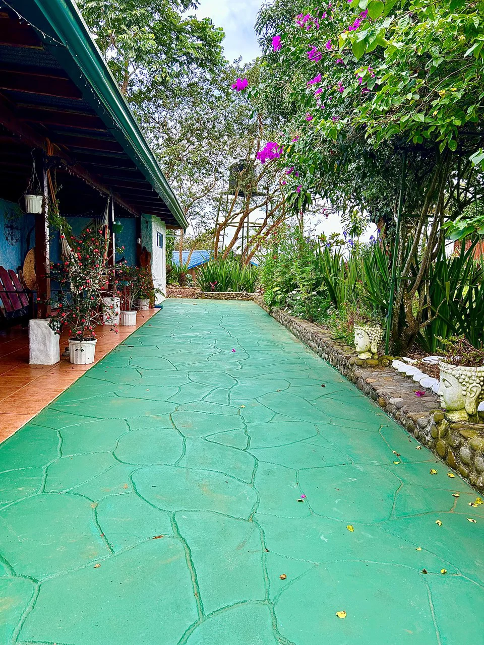Costa Rica Ecolodge Retreat: Spectacular Views Turnkey Ecolodge Mountain Retreat in the heart of Costa Rica - Gallery image 2