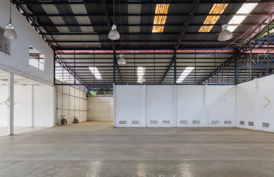 Warehouse: Commercial Bodega with Easy Access! - Gallery image 3