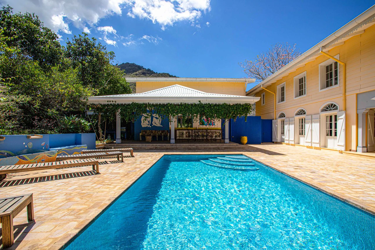 LUXURY PROPERTY HOUSE AND 5 APARTMENT SANTA ANA: Incredible property to live or invest. Ideal for single space. . This beautiful property measures 4857 m2 of lot with a street front of 23m2 and 432 m2 - Gallery image 42
