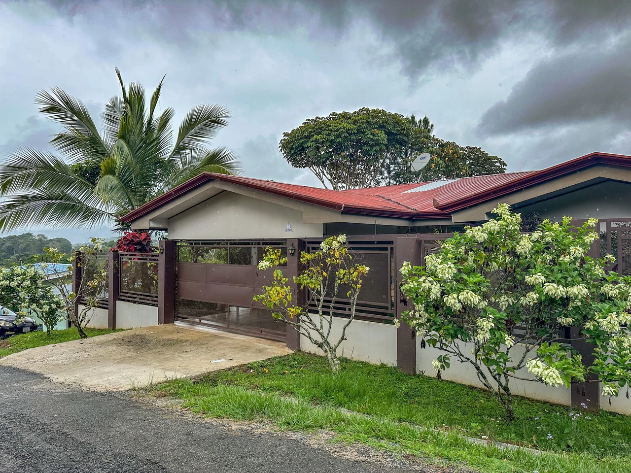 Costa Rican Gem: Spacious 4BR Home with Fruit Trees, Fully Furnished: House For Sale in Pedregoso - Gallery image 21