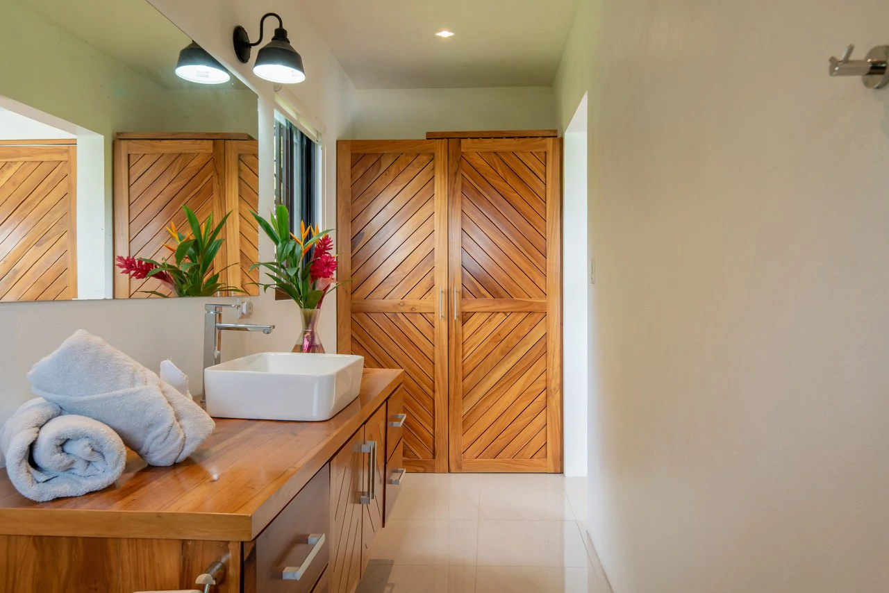 6.45 ACRES – 3 Bedroom Luxury Ocean View Home Surrounded By Vibrant Rainforest And Wildlife!!! - photo 30
