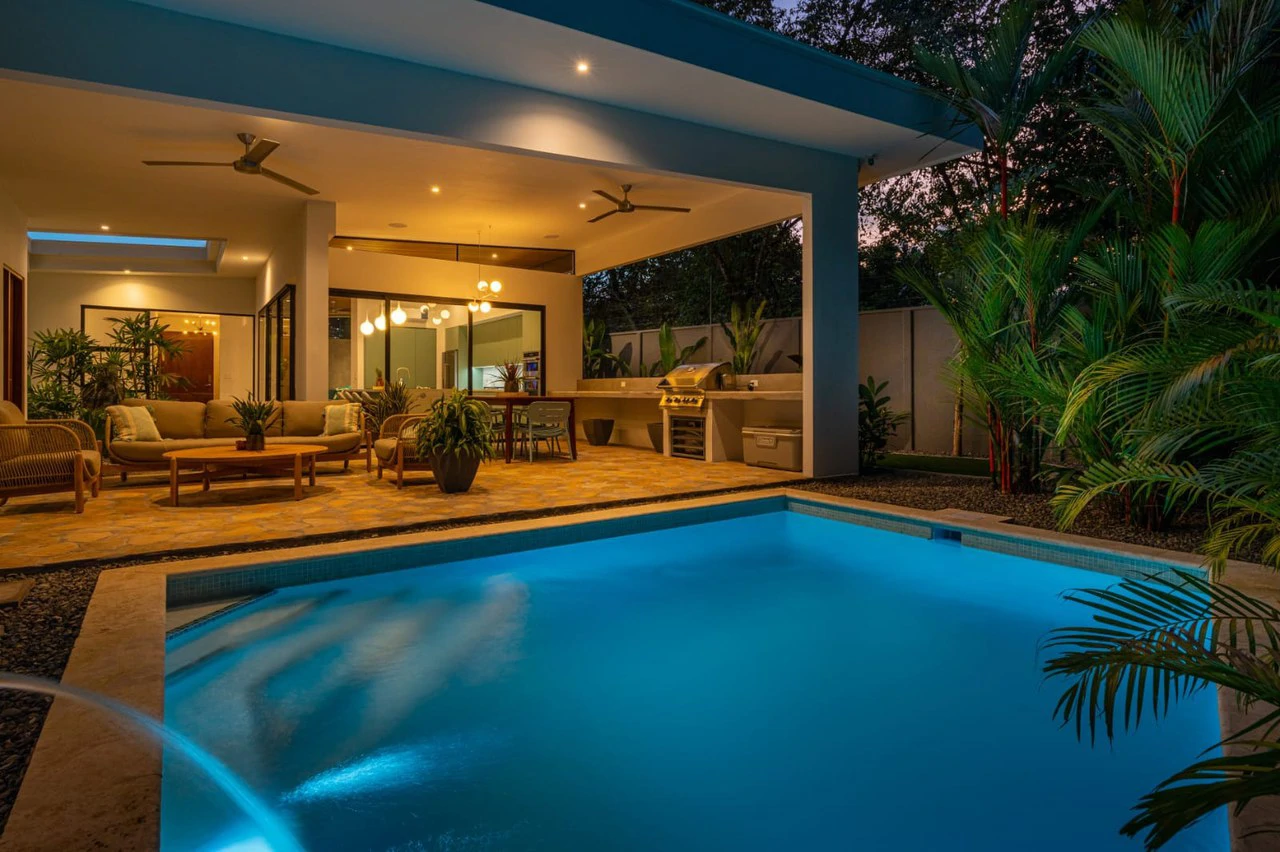 Amazing New Villa Cayman: Solar Powered and Walk to the Beach in Uvita! - Gallery image 11
