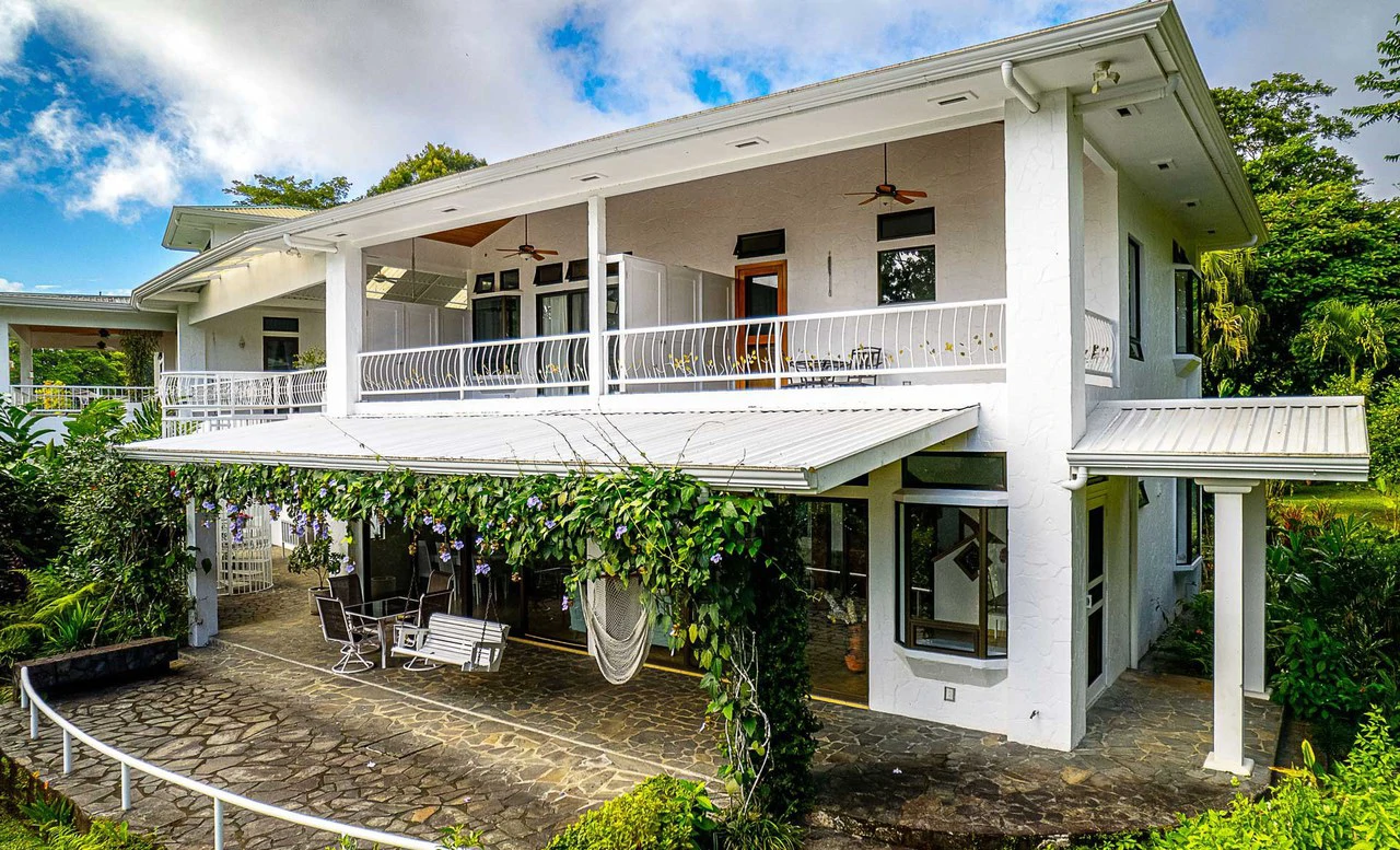 Villa Corazon: Unique LAKE FRONT property, 2 Villas and Tiny house on 5 acres with lake access. - Gallery image 2