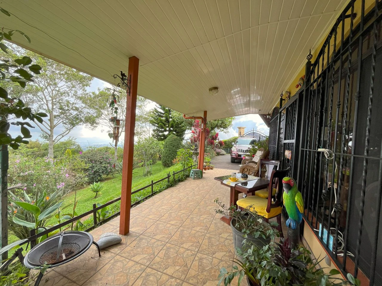 Hillside House with breathtaking Panoramic Valley Views in Santa Bárbara, Heredia: Tranquil Hillside Home - Gallery image 5