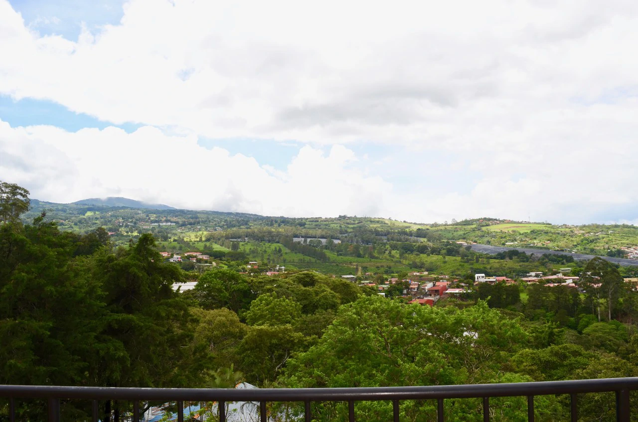 MOUNTAIN PROPERTY WITH VIEW AND 3 HOUSES - Gallery image 27