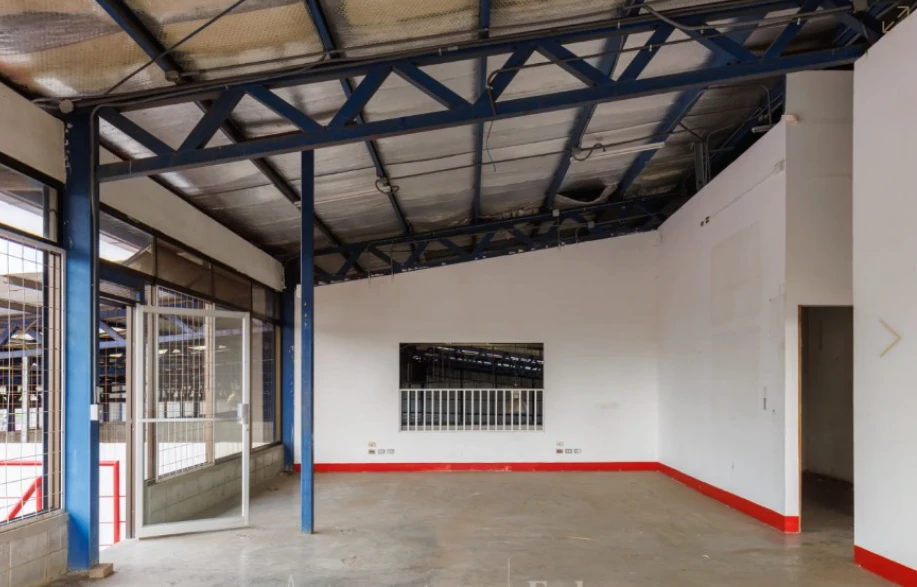 Warehouse: Commercial Bodega with Easy Access! - photo 12