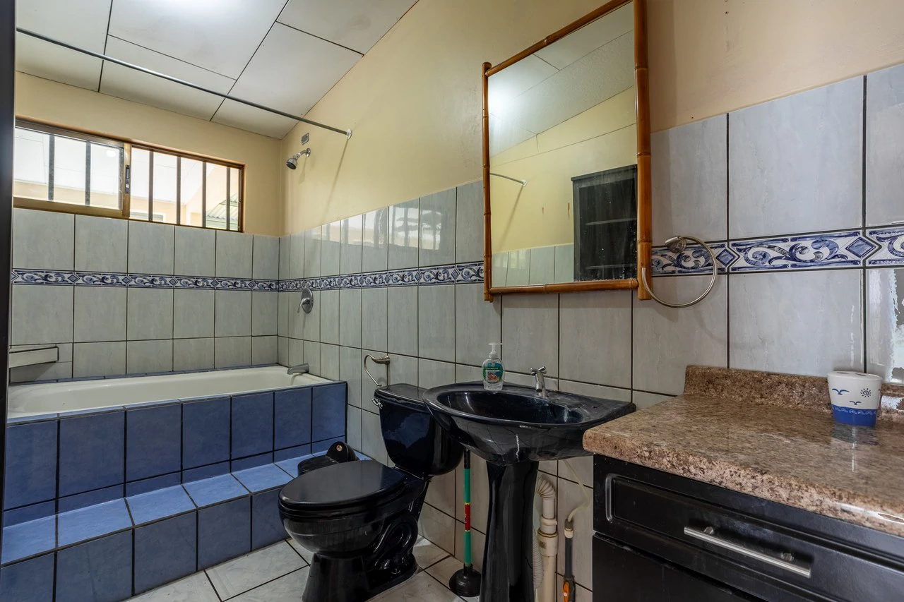 Expansive 27 Acre Farm with Residence in San Isidro del General - Gallery image 35