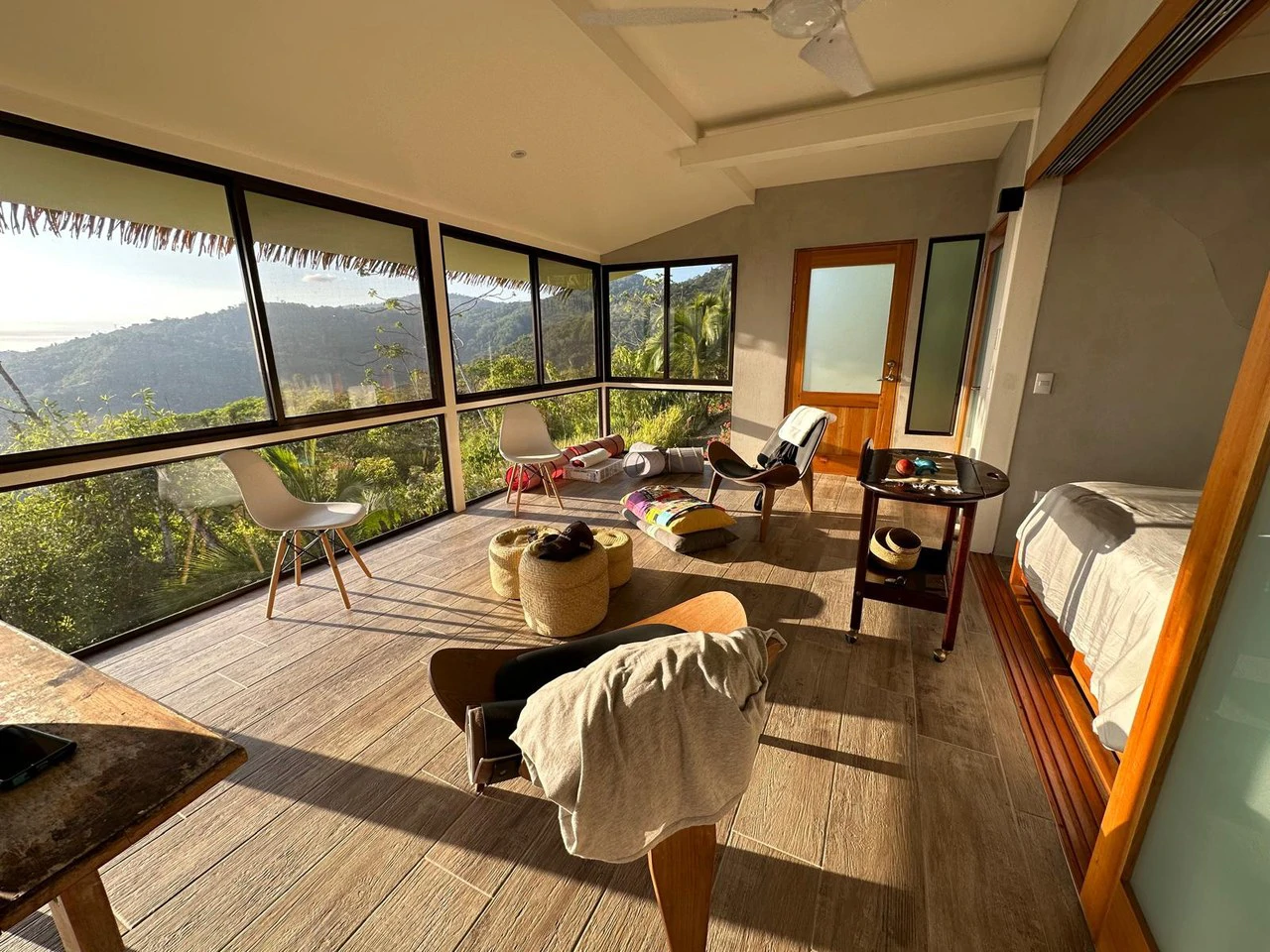 Sortisomnis: Stunning Ocean View Retreat & Rental Investment