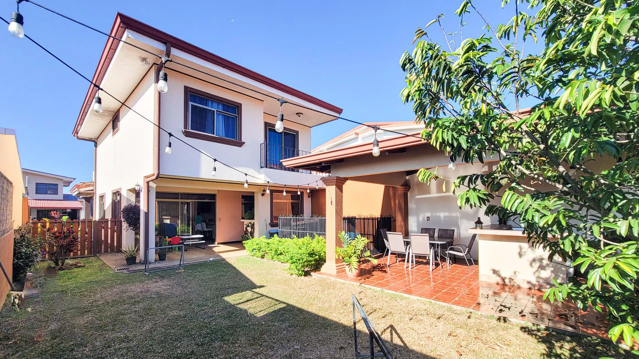 Exclusive property in condominium 5 minutes from the Center of Grecia - Gallery image 14
