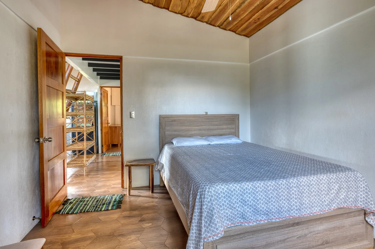 5 Bedroom Mountain Retreat Minutes from the Beach Platanillo Costa Rica - Gallery image 65