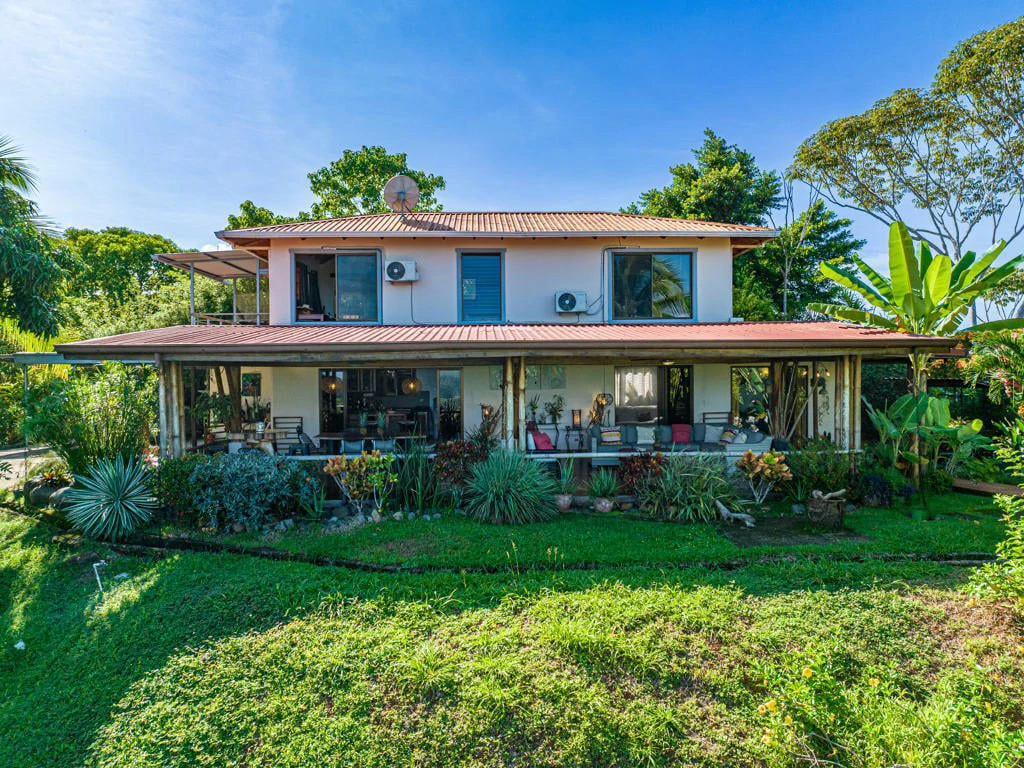 Villa Tres Vistas, a stunning luxury home located on the desirable Calle Perezoso in Ojochal - Gallery image 7