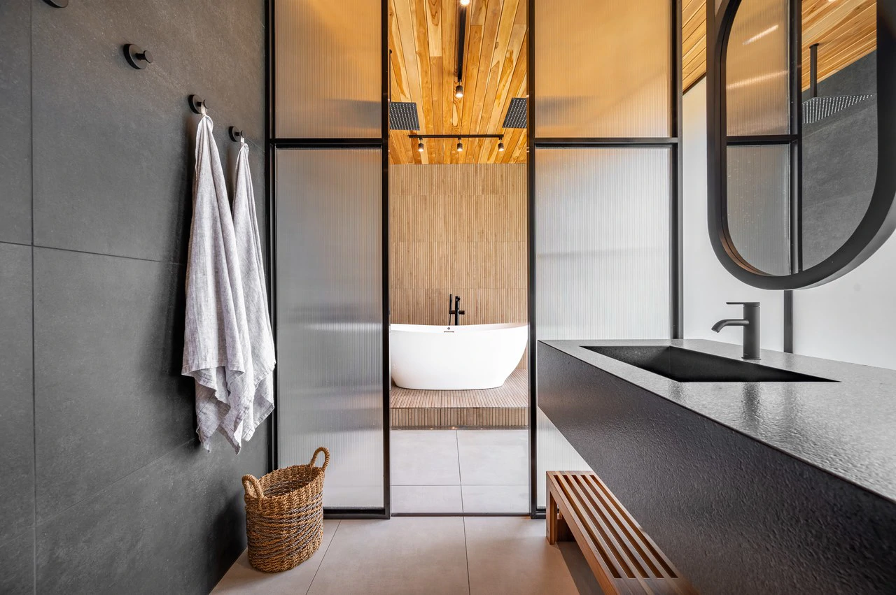 Casa Uchuva: Architectural Harmony of Wood, Stone, and Light - Gallery image 37