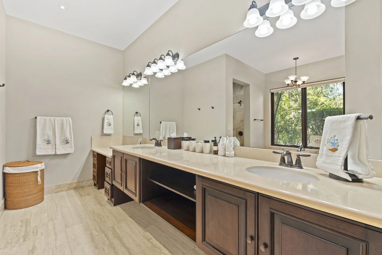 La Dulce Vida 7: Exclusive 5-Bedroom Mansion in La Dulce Vida, Hacienda Pinilla. Unmatched Elegance & Privacy - Gallery image 23