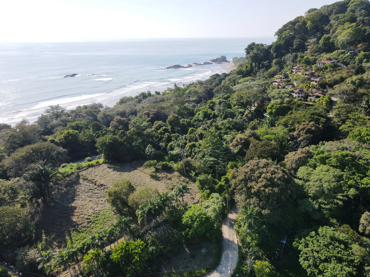 Front Row Mixed Use Property with an Easy Walk to Dominicalito Beach - Gallery image 7