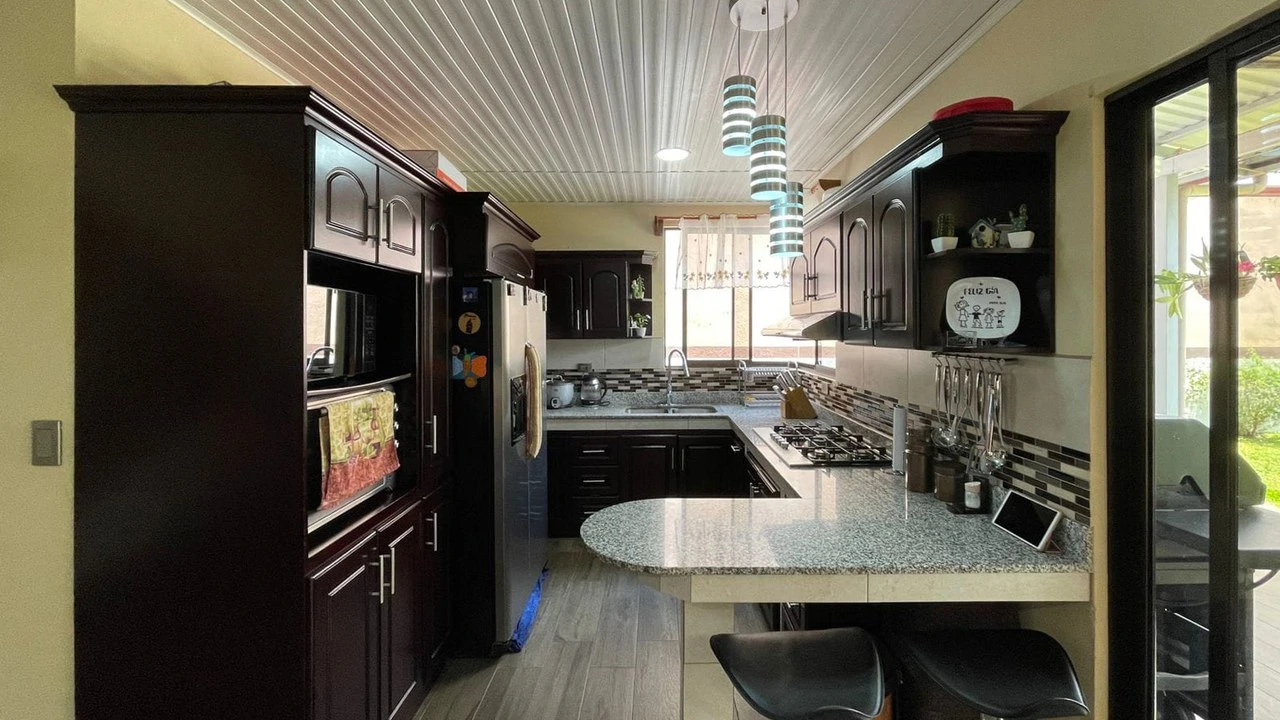 Two-story house for sale Grecia - Gallery image 5