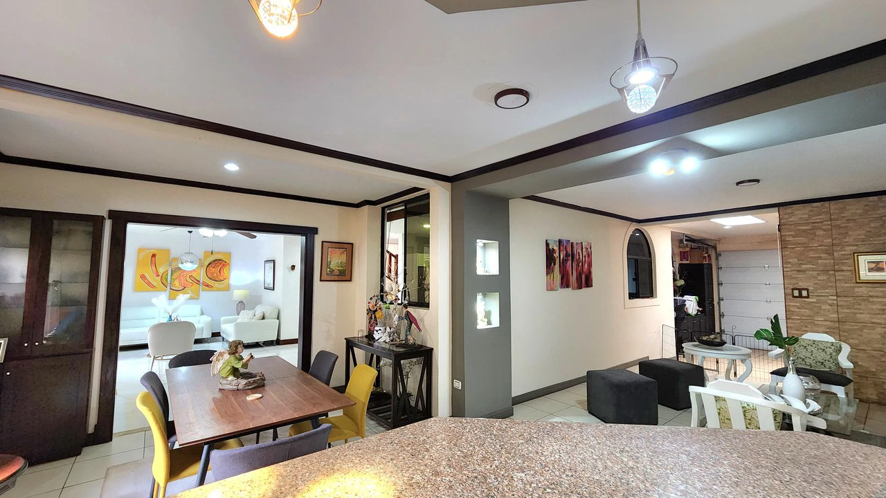 House For Sale in Llorente - Gallery image 4