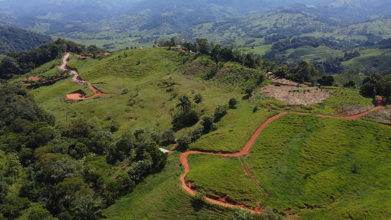 8.78 Acres Mountain View Estate with Water, Infrastructure & Endless Development Potential | Platanillo de Barú, Costa Rica - photo 4