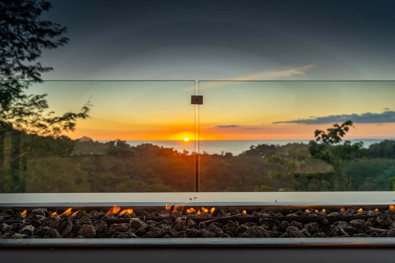Casa Moon Diablo: Iconic Ocean View Luxury Estate with Infinity Pool, Rooftop Patio, Gym & Sauna in Manuel Antonio - Gallery image 11