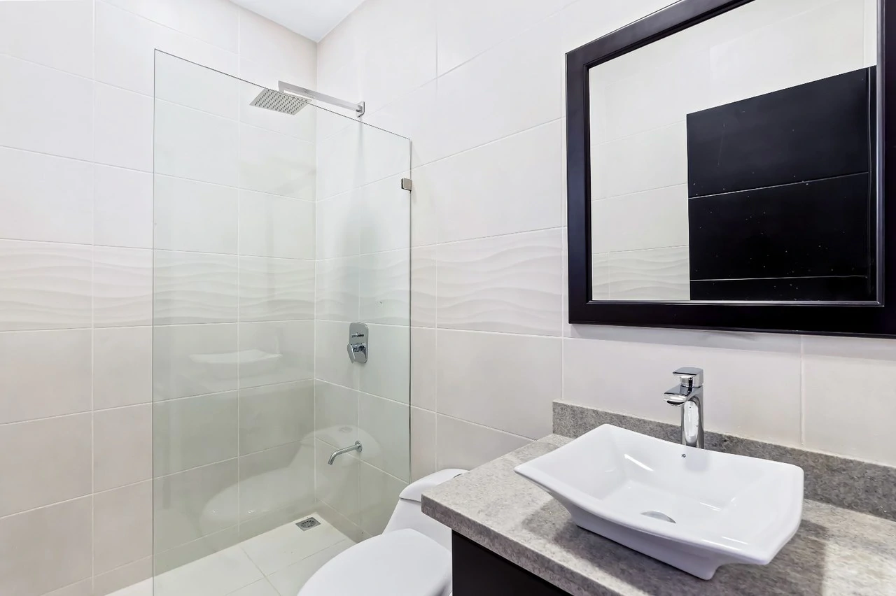 Jacarandas #22: Modern Townhome with Amenities Just Minutes from the Beach - Gallery image 16