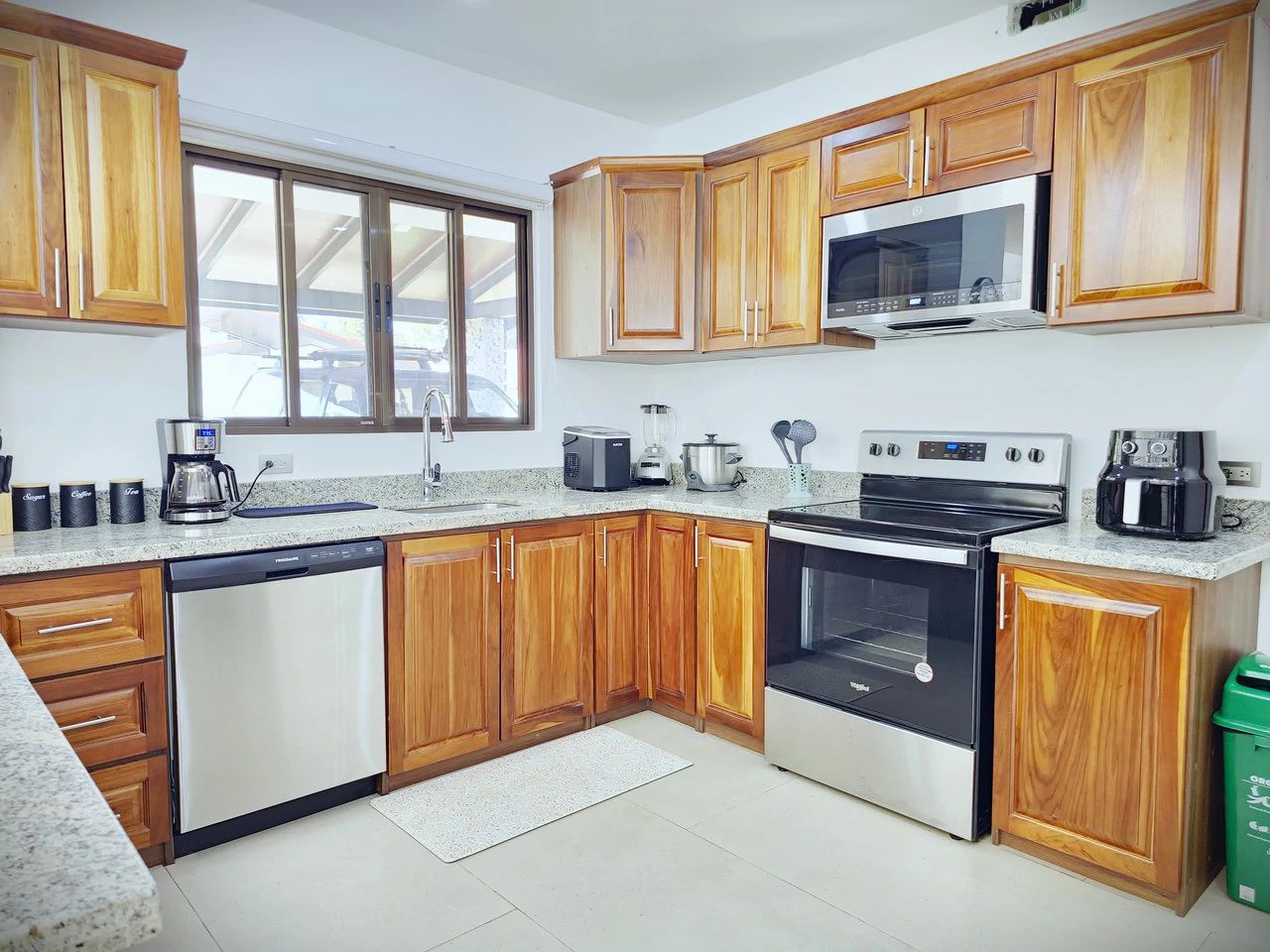 Price Reduced - Modern Oasis Near Uvita: Contemporary Living with Pool & Privacy - Gallery image 3