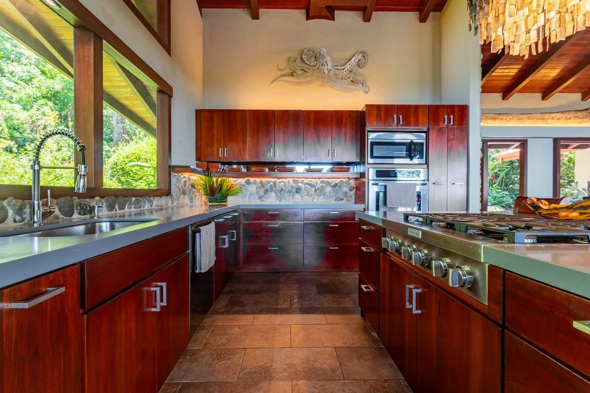 4.6 ACRES – 4 Bedroom Ultra-Private Oceanview Luxury Estate Surrounded by Rainforest!!! - Gallery image 35