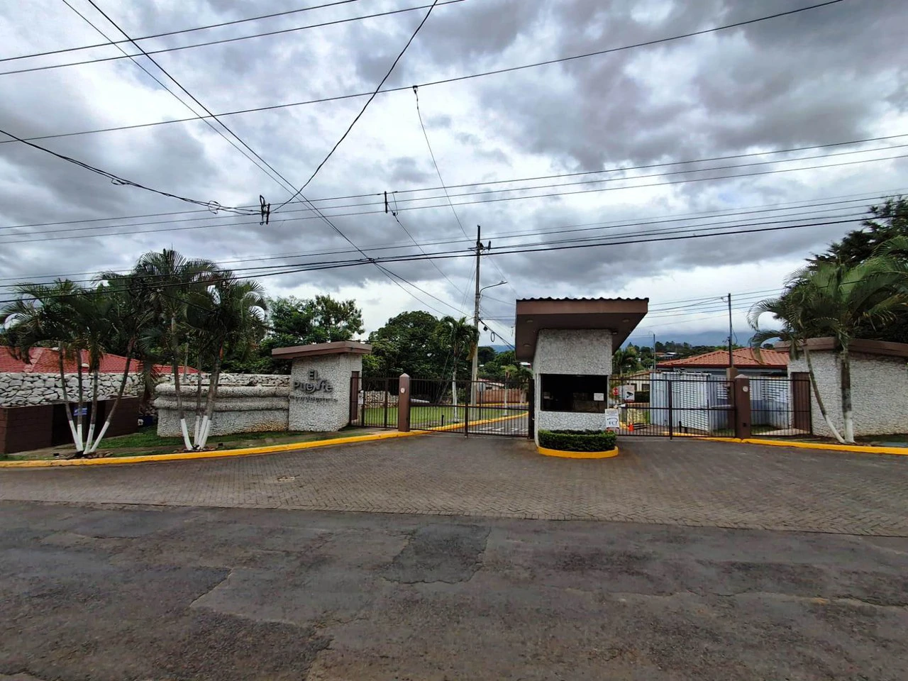 Casa 2-2-2...: NEW Budget Friendly Home in Gated Community - Gallery image 2