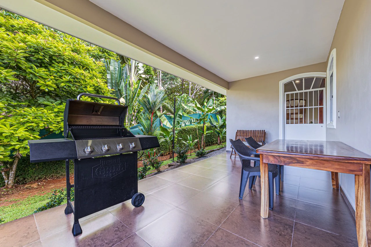 Exceptional 5-Bedroom Residence on Los Laureles Street – Prime Location & Versatile Layout - Gallery image 23