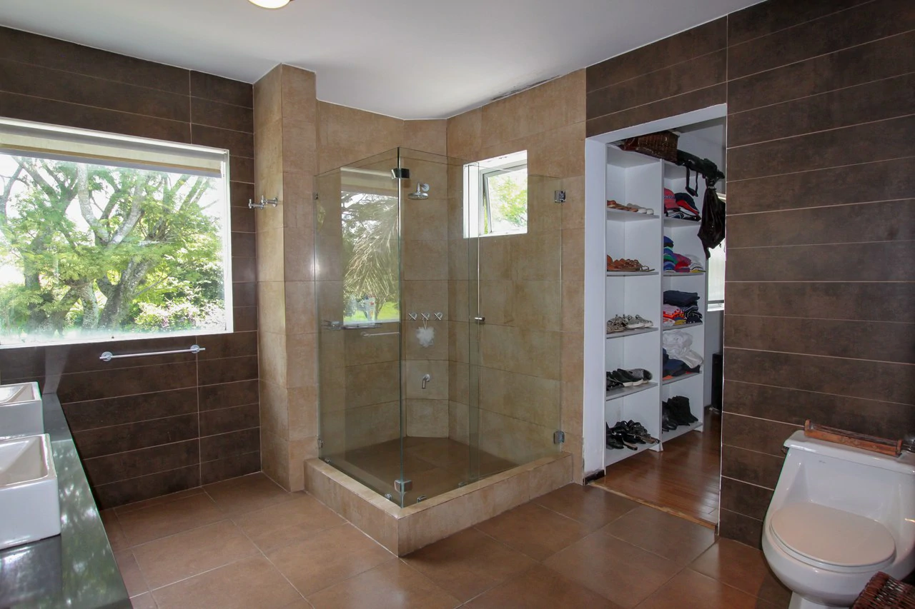 Modern Golf Course Haven: Spectacular Home in Valle del Sol, Santa Ana - Gallery image 28