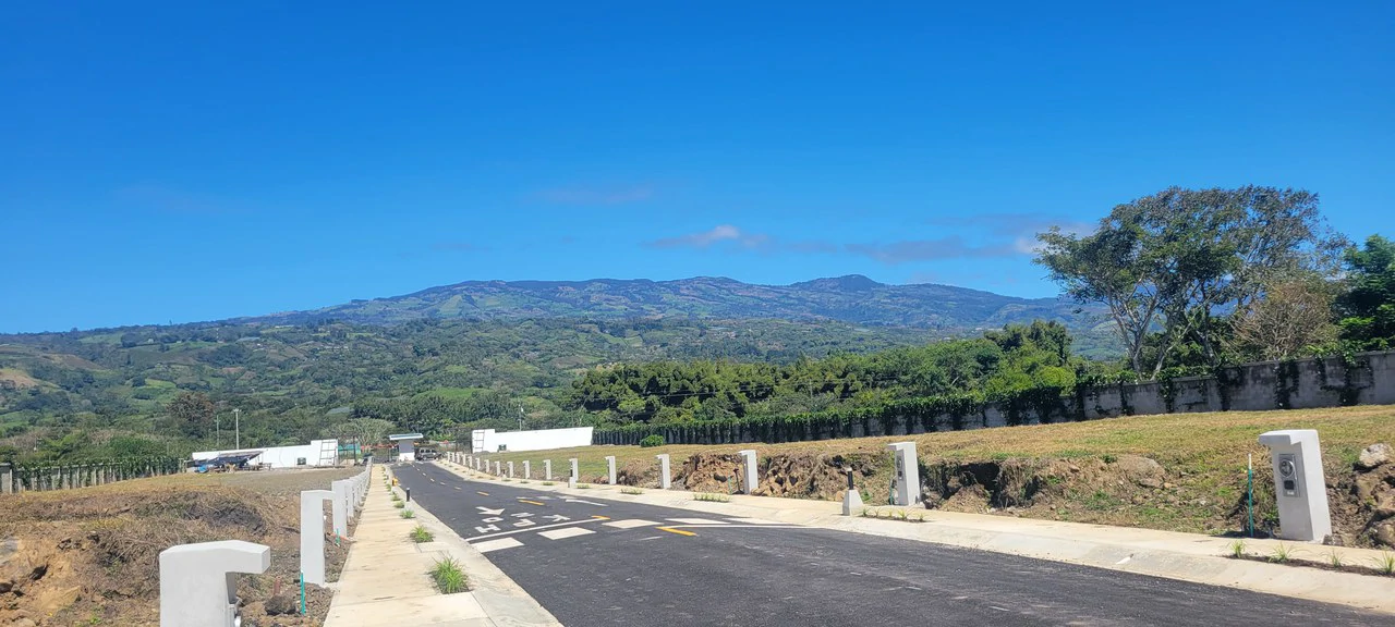 Lot for sale in gated community mountain view Cachi Cartago Costa Rica - Gallery image 4