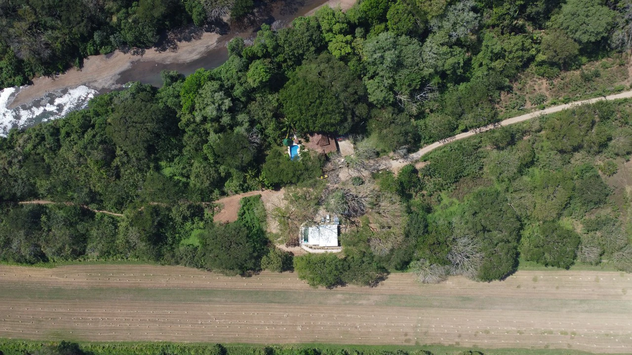 Private property for sale with a modern house and pool surrounded by the nature of Playa Samara – excellent investment opportunity - Gallery image 9
