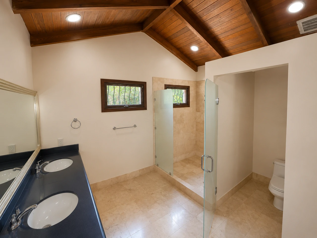 Liberia Luxury Nature Retreat: Exclusive Luxury Estate for Sale in Liberia Guanacaste with Natural Creek and Tourism Potential - Gallery image 20