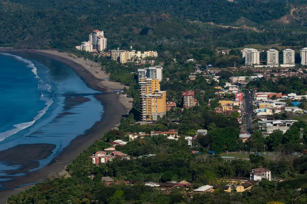Condominium in Jacó: Live in a gated community just steps from the beach!: Near the Coast Condominium For Sale in Jacó - Gallery image 19