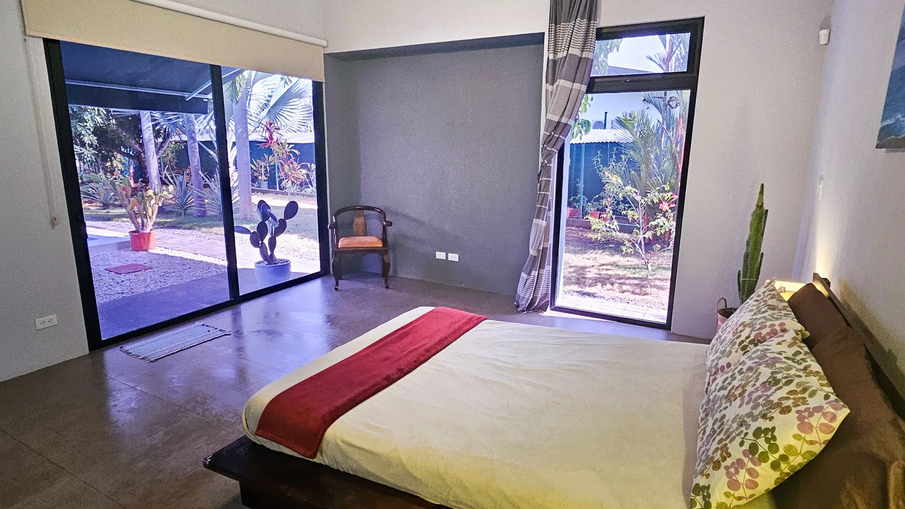 Beautiful Casa Irina, with pool and large yard: Close to the beach in tranquil Monterrey! - Gallery image 10