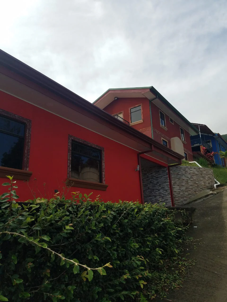 House For Sale in San Antonio - Gallery image 2