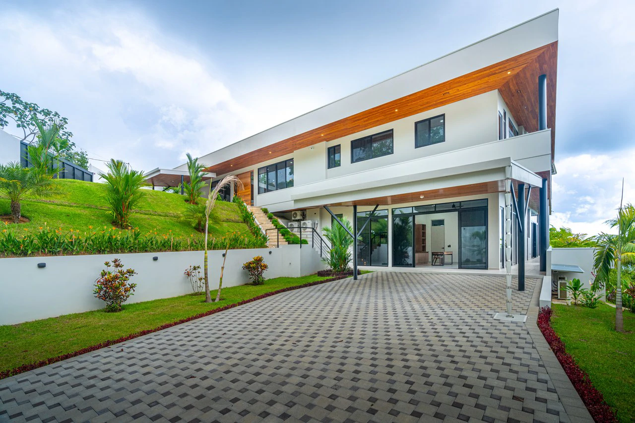 Lion's Gate Sunset Estate - Gallery image 56