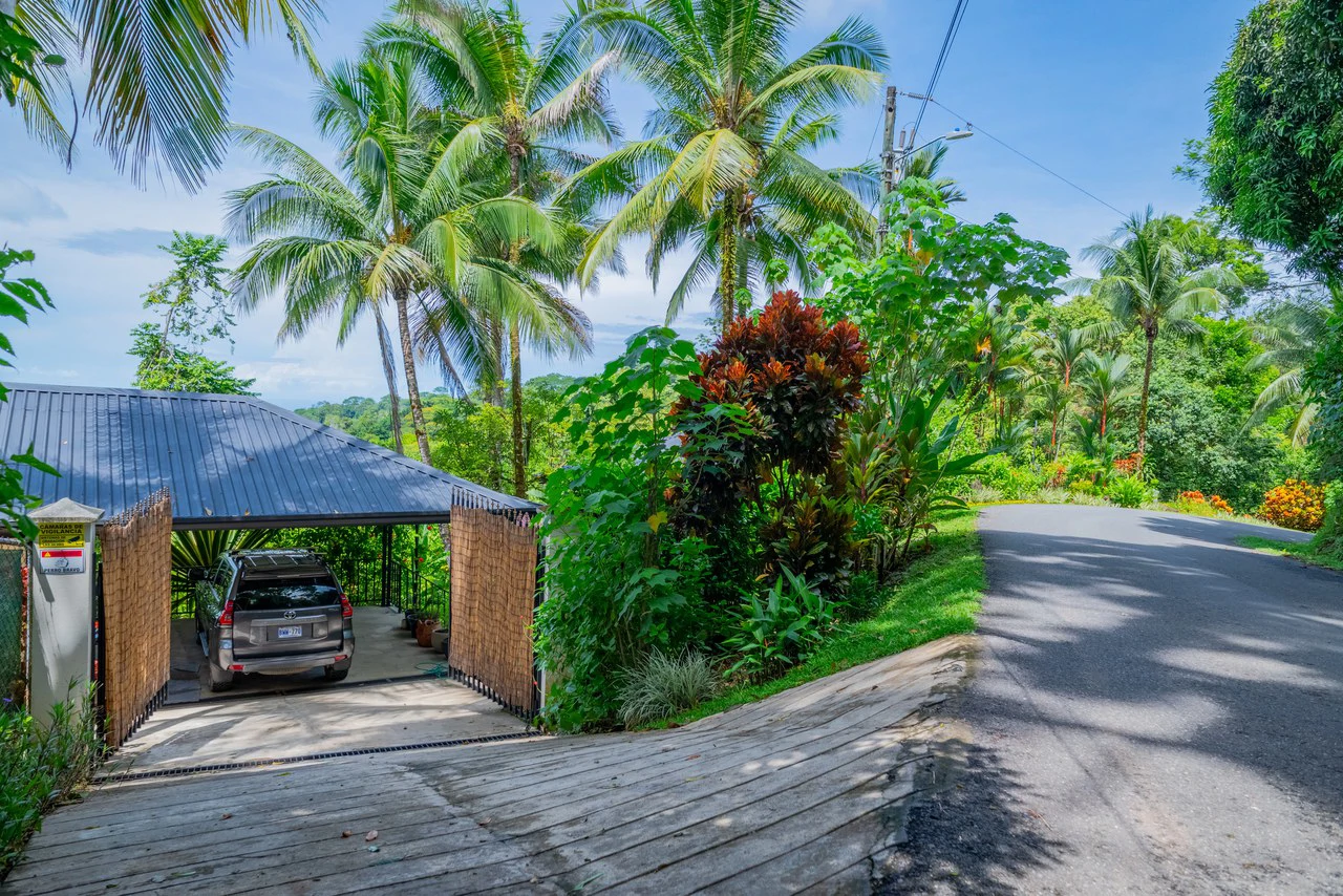 6.45 ACRES – 3 Bedroom Luxury Ocean View Home Surrounded By Vibrant Rainforest And Wildlife!!! - photo 3