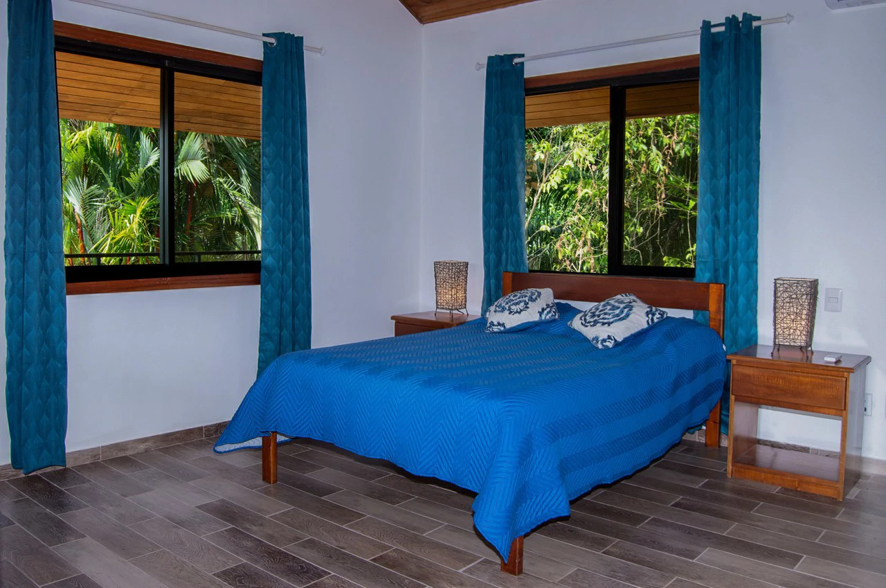 MOUNTAIN VIEW PARADISE WITH PRIVACY - 5 MINUTES AWAY FROM THE BEACH AND AMENITIES: Mountain House For Sale in Ojochal - Gallery image 12
