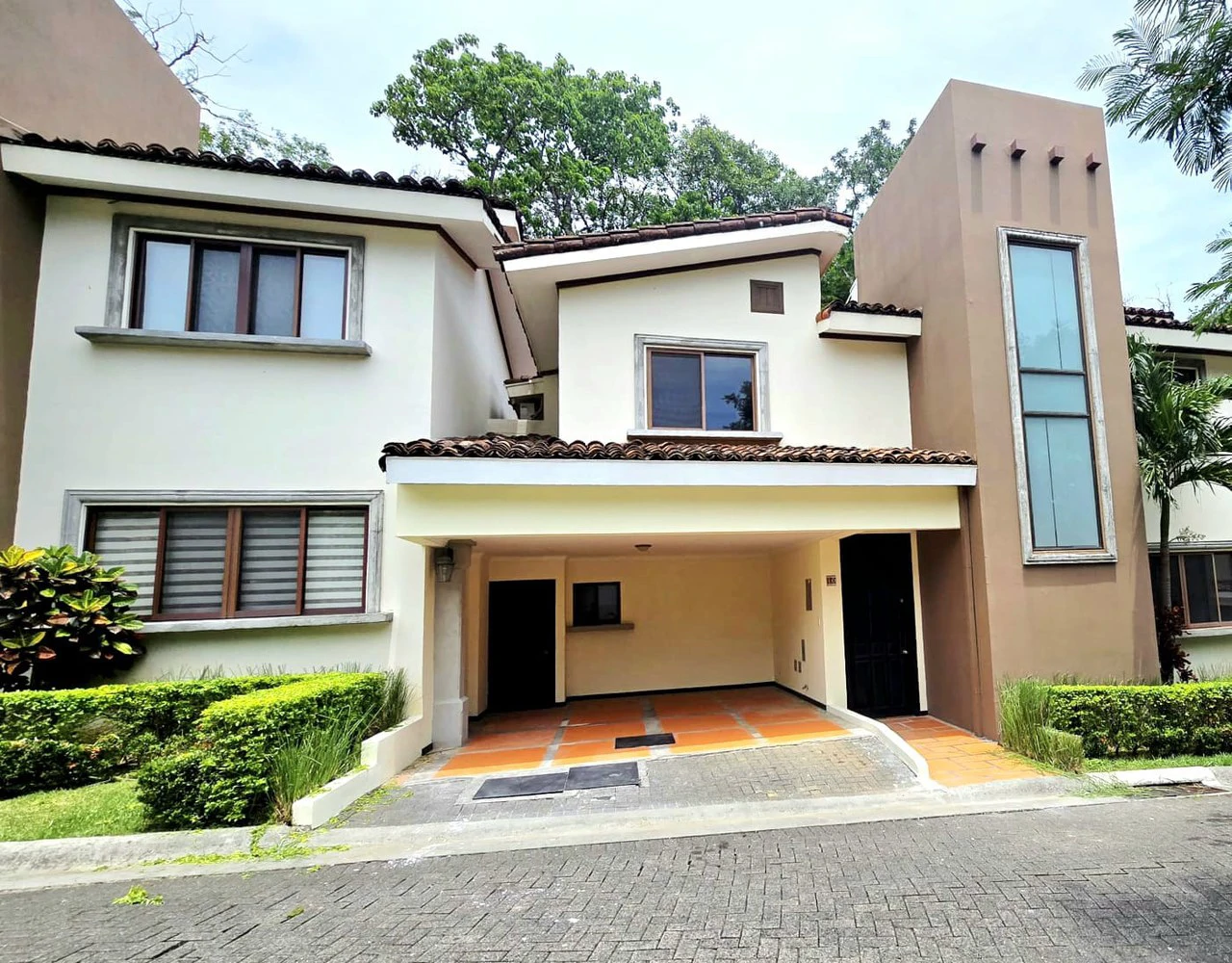 BARGAIN House for sale en gated community Ciudad Colon Costa Rica