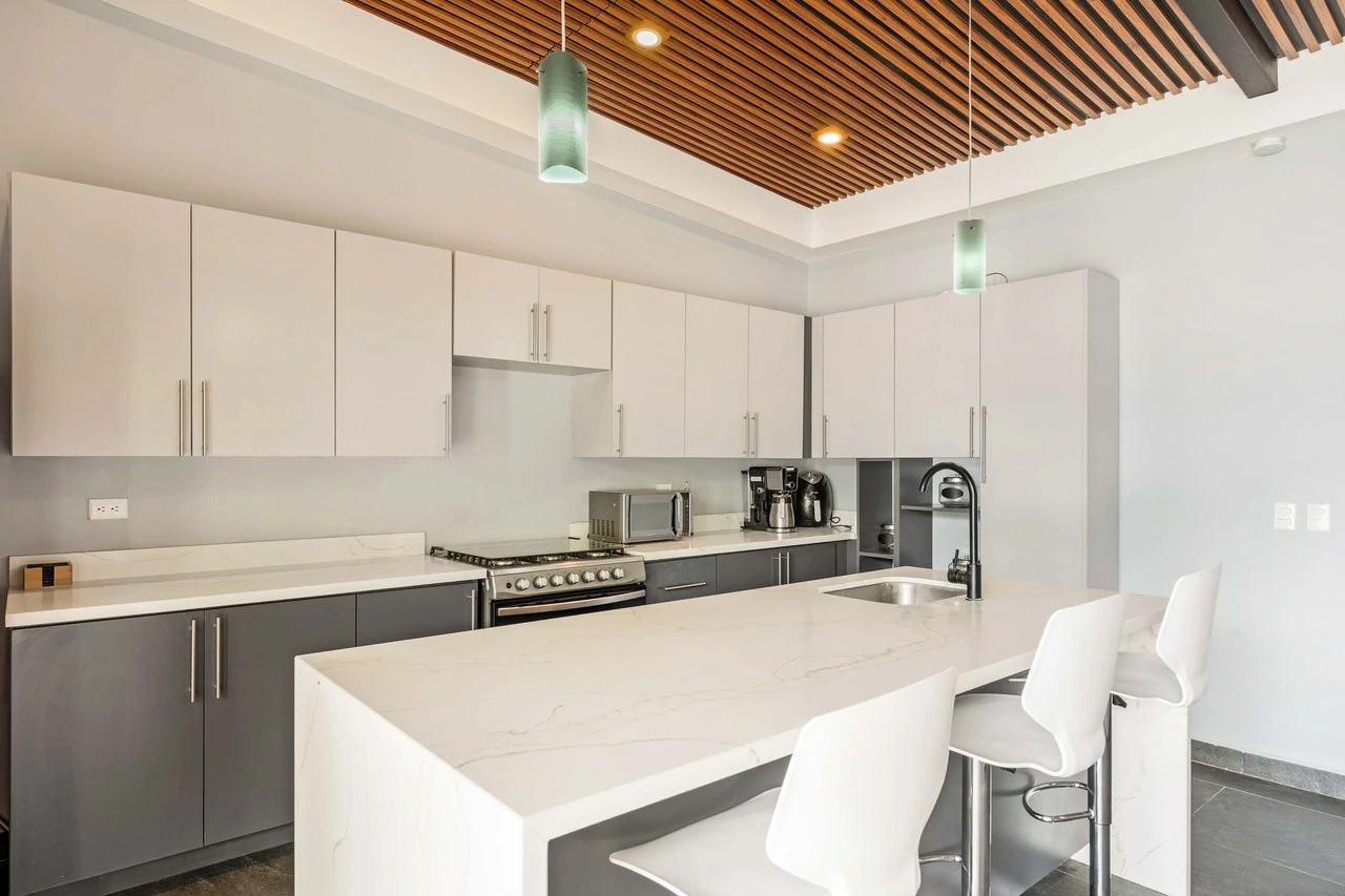 Loma Verde #48: Modern Corner-Lot Home Surrounded by Green Mountain Views - Gallery image 4